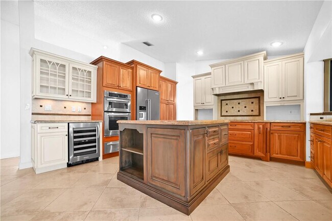 Building Photo - 10765 NW 9th Ct