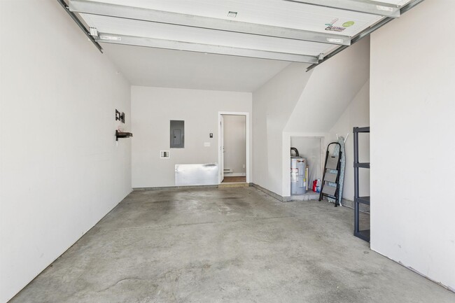 Building Photo - End Unit 2BR Condo with Garage, Balcony & Open Living