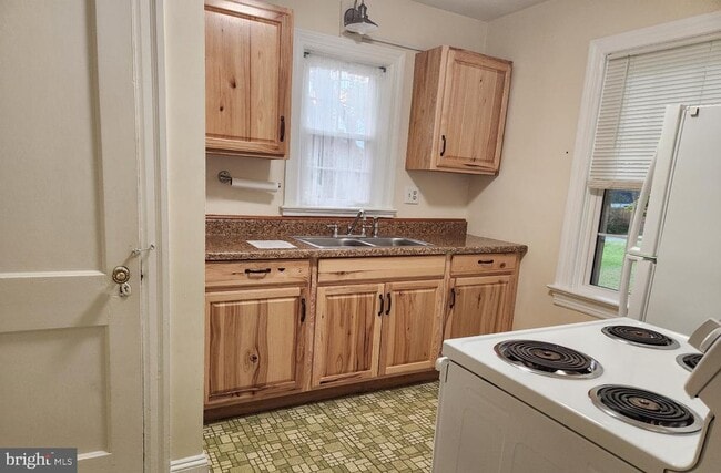 Building Photo - 402 Kerfoot Ave
