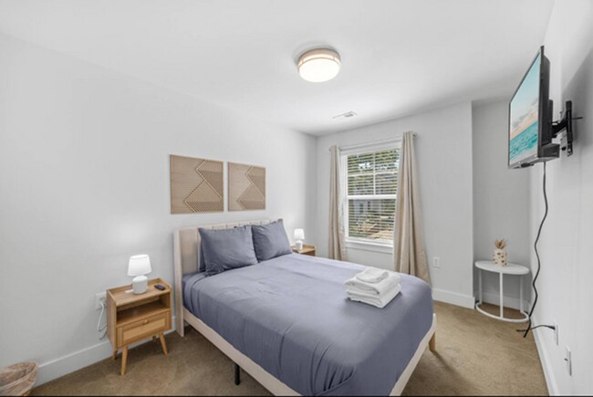 Building Photo - 3 Bed, 2.5 Bath - Lucky Penny - Furnished ...