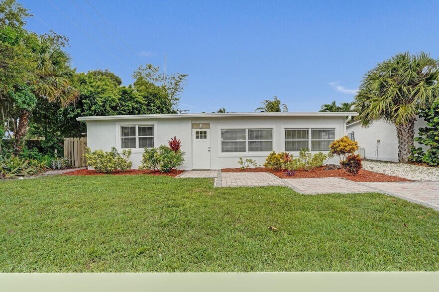 Building Photo - 1205 S Lake Dr