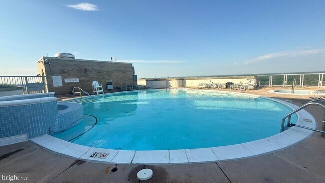 Building Photo - 5750 Bou Ave