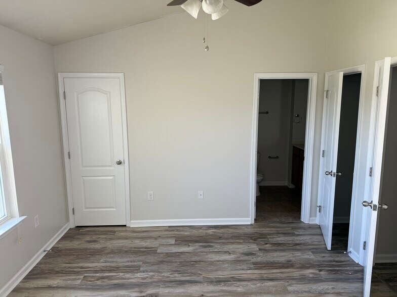 Building Photo - 204 Treeline Ln
