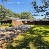 Building Photo - 565 E Roundbunch Rd