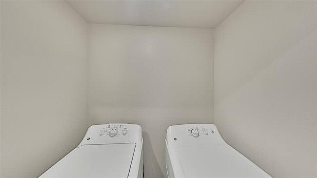 Building Photo - 11218 Howard Dr