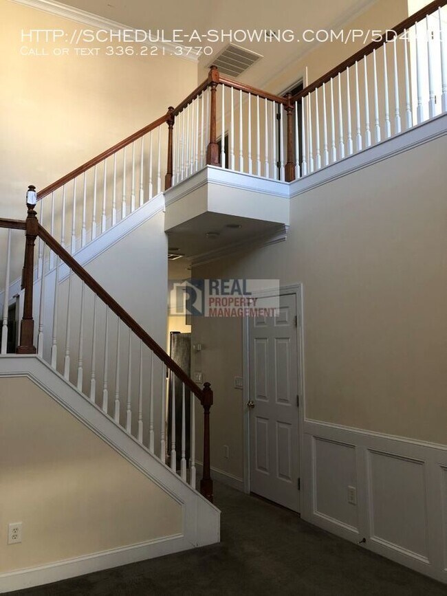Building Photo - Gorgeous 2 Story Townhome In Piedmont Trace