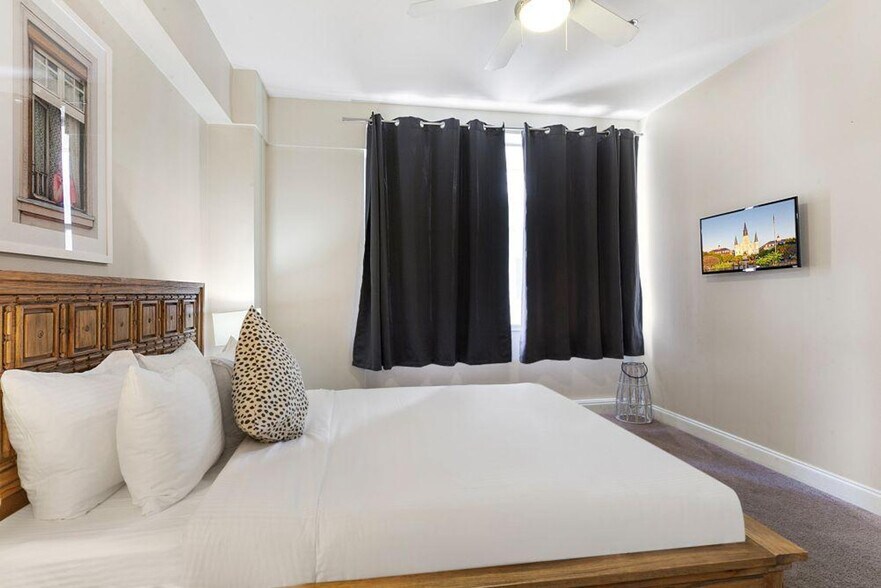 Building Photo - 925 Common St