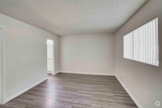 2BR, 1BA - 845SF - Primary Bedroom - Casa Del Cielo Apartments