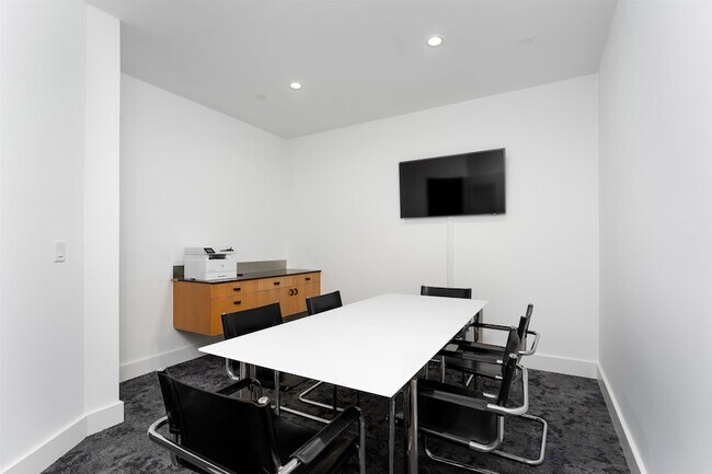 Building Photo - 8621 River Rd