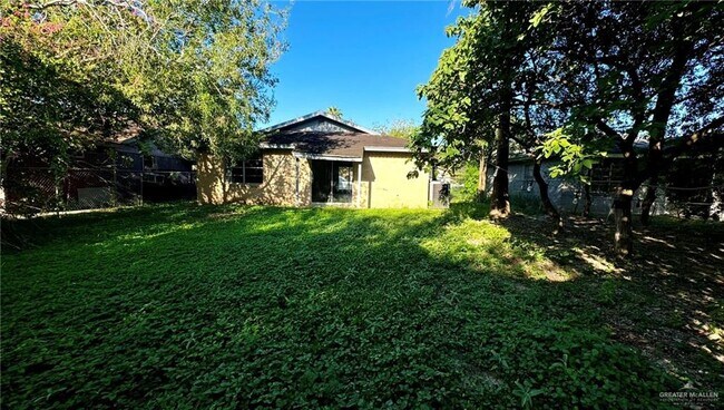 Building Photo - 10 Tulipan Dr