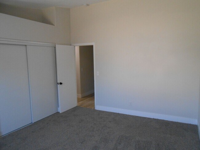 Building Photo - 571 Grape Dr