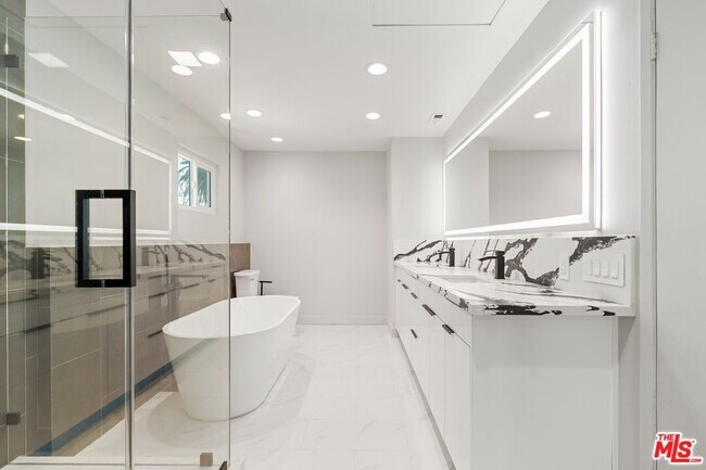 Building Photo - 2522 Armacost Ave