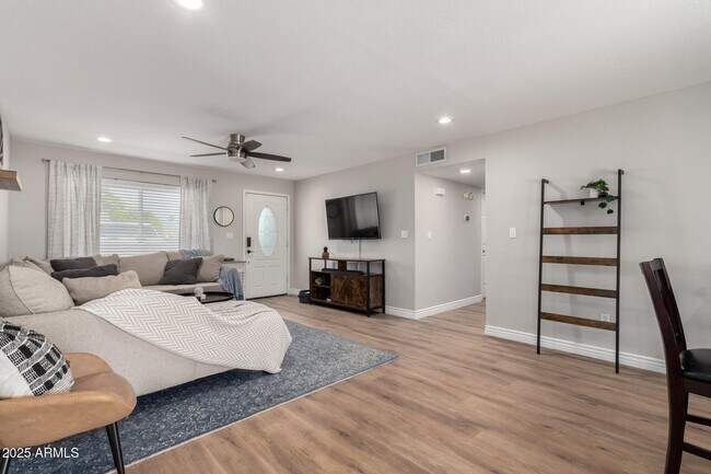 Building Photo - 3503 E Campo Bello Dr