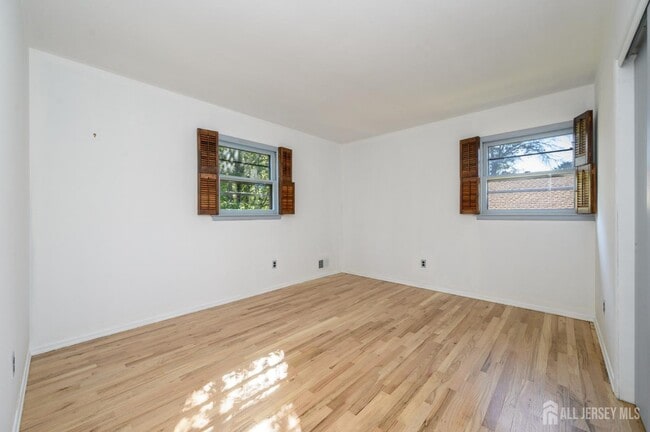 Building Photo - 3996 Park Ave