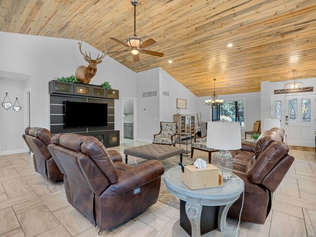 Building Photo - Gorgeous Furnished Country Club Rental