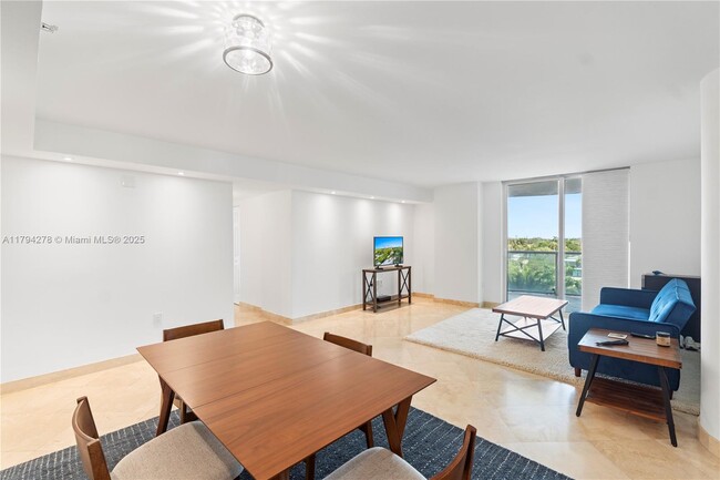 Building Photo - 2101 Brickell Ave