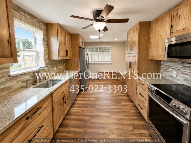 Building Photo - This property offers a NO DEPOSIT option available for qualified renters!