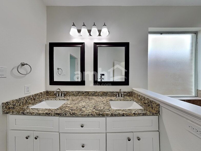 Building Photo - 6434 Tea Tree Dr