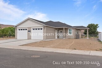 Building Photo - Brand New 3 Bed, 2 Bath Duplex for Rent!