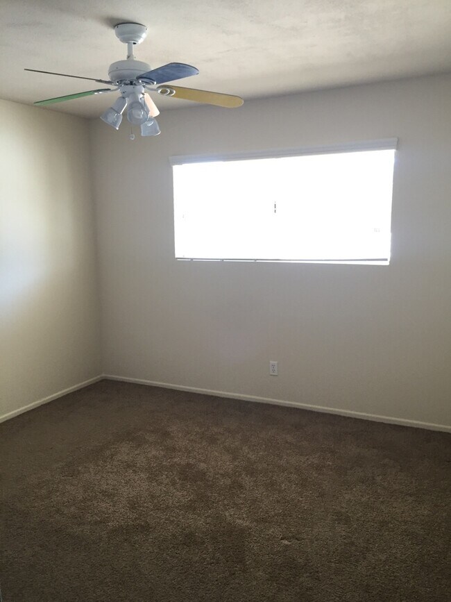 Building Photo - 3 BEDROOM HESPERIA HOME! GREAT LOCATION! SPACIOUS LOT!