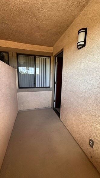 Building Photo - 1675 W Pampas Ln
