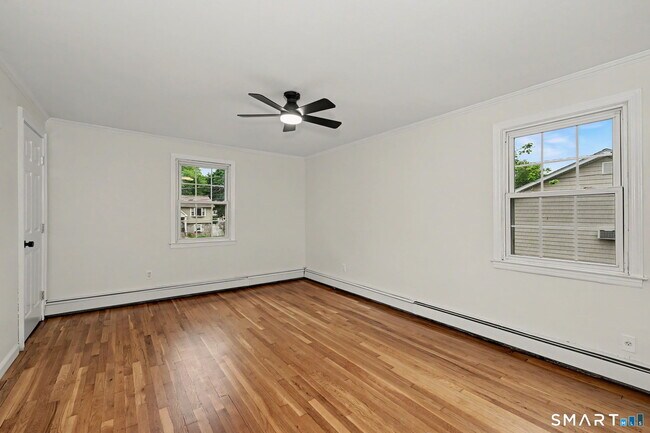 Building Photo - 44 Barmore Dr W