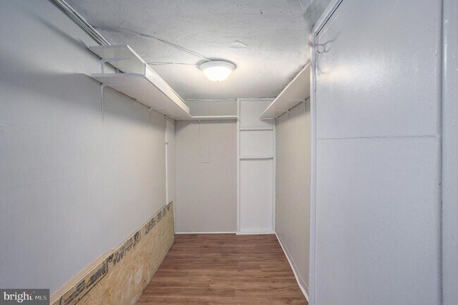 Building Photo - 861 Gainsboro Rd