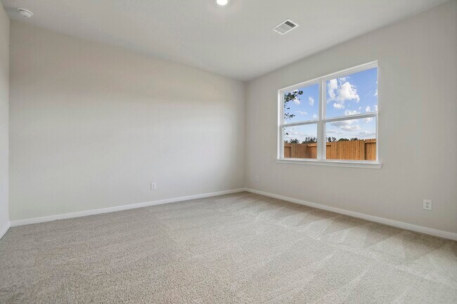 Building Photo - 15415 Maple Ter Dr