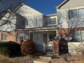 Building Photo - Spacious Townhome in Parker
