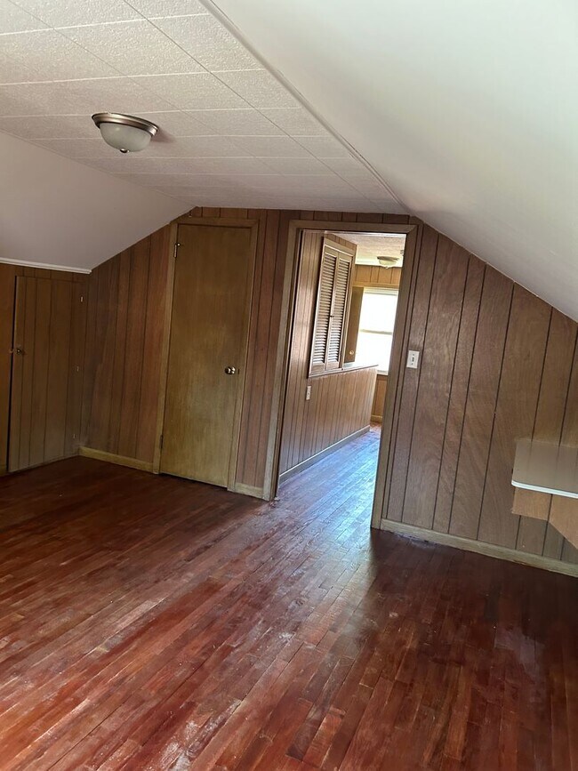Building Photo - Brick 4 Bedrooms house is South Euclid With 2 Cars Detached Garage for Rent