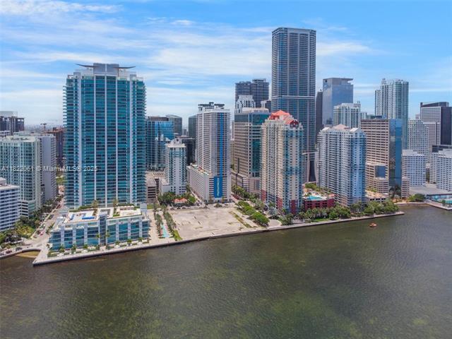 Building Photo - 1200 Brickell Bay Dr