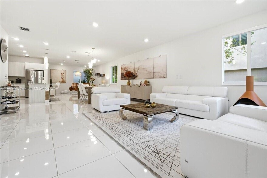 Building Photo - 6611 NW 102nd Path