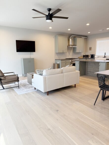 KITCHEN LIVING DINING - 108 Textile Ct