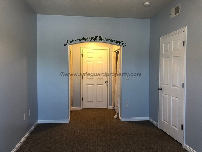 Building Photo - Fabulous 2 Bedroom Condo in Sandy