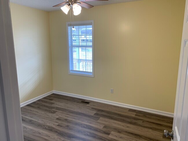 Front Bedroom - 106 Whitaker Ct