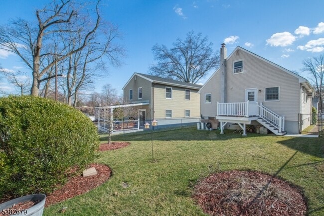 Building Photo - 78 Beechwood Ave