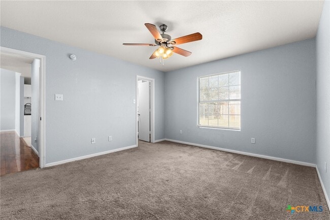 Building Photo - 2909 Lantana Dr