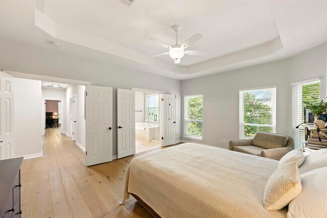 Building Photo - 9281 Scenic Bluff Dr