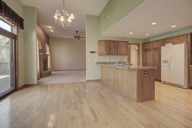 Building Photo - 403 E Main St