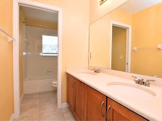 Building Photo - 652 Legacy Park Dr