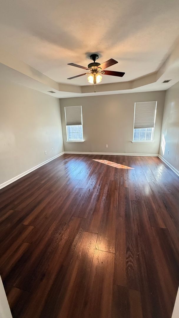 Building Photo - HOME FOR LEASE 4 BR 2 BATH RANCHSTYLE  SPLIT FLOOR PLAN AND OPEN  LARGE  FENCED BACKYARD  CONVENI...