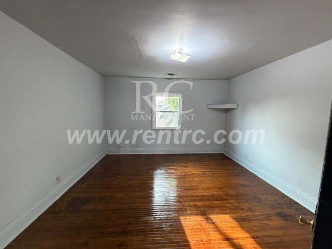 Building Photo - 1602-2 Main-
