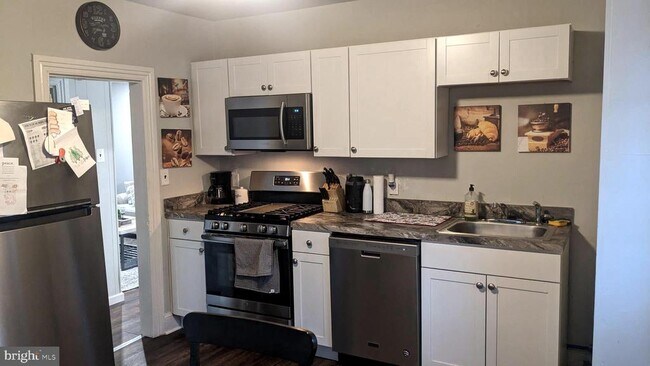 Building Photo - 604 W Holly Ave