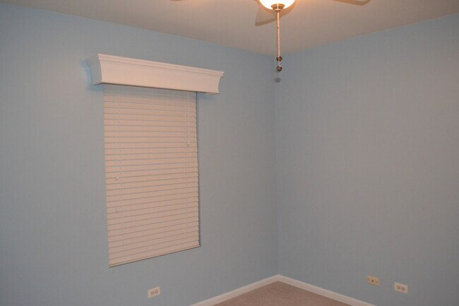 Building Photo - 161 Springbrook Trail S