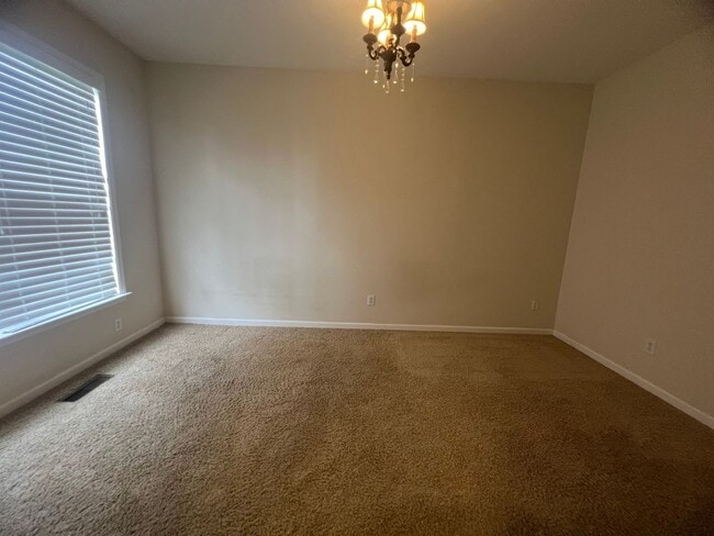 Building Photo - Home for Rent in the Desired Brookview Forest Subdivision