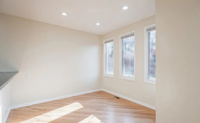 Building Photo - Comfortable Living in a Great Neighborhood