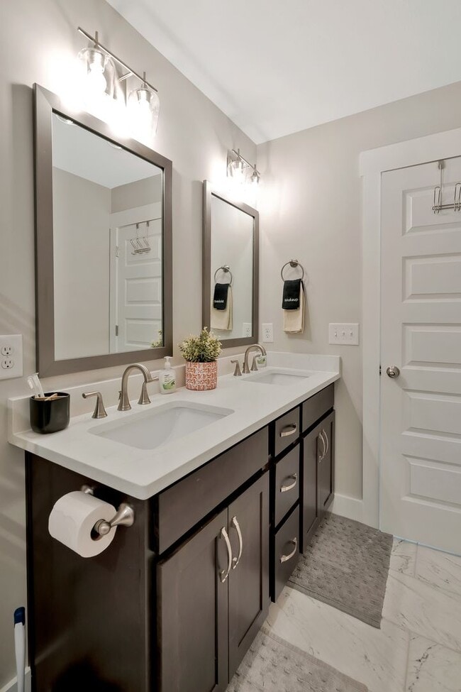Building Photo - Sango Drive 3 Bedroom Townhomes For Rent!
