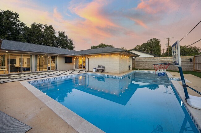 Building Photo - 5339 Rutherglenn Dr