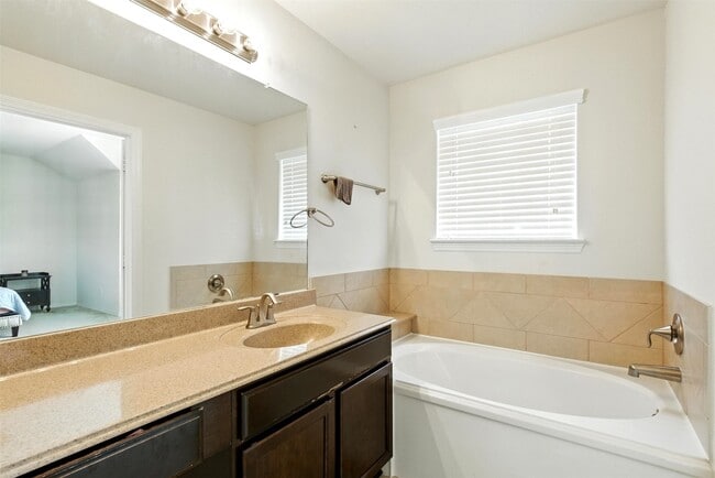 Building Photo - 8904 Clovermist Dr