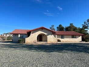 Building Photo - 3 bedroom 2.5 bath Home with a Bonus Room ...